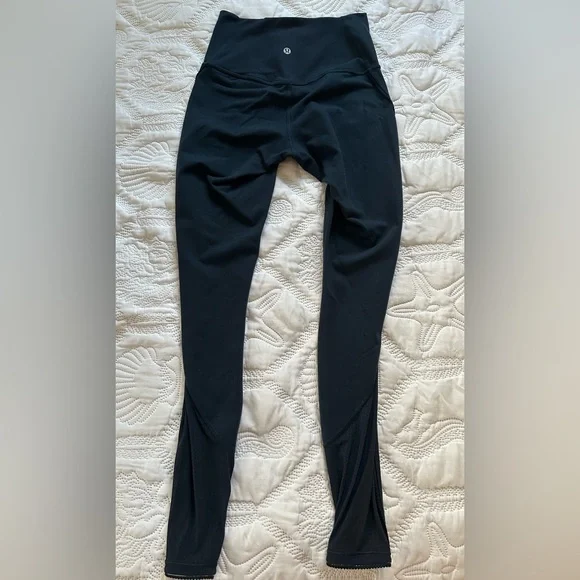 Lululemon women Navy mesh ankle Leggings size 4 - Picture 3 of 6